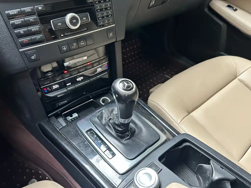 Mercedes-Benz E-Class — миниатюра 13