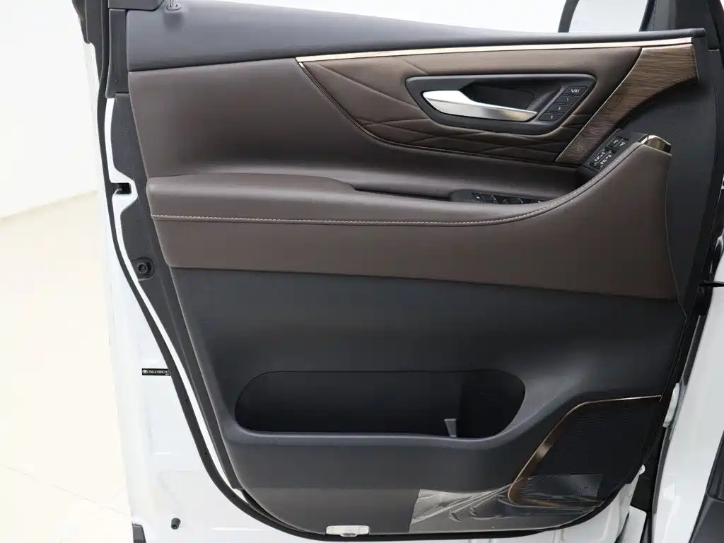 Toyota Alphard — миниатюра 5