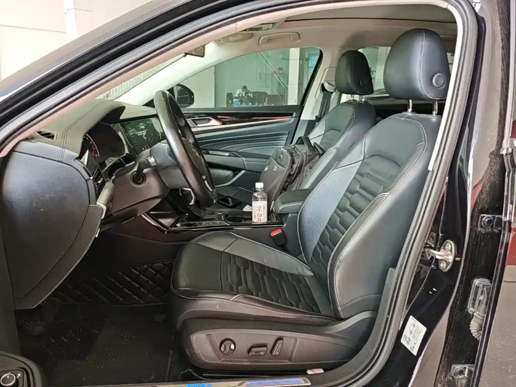 Volkswagen 帕萨特插电混动 — миниатюра 15