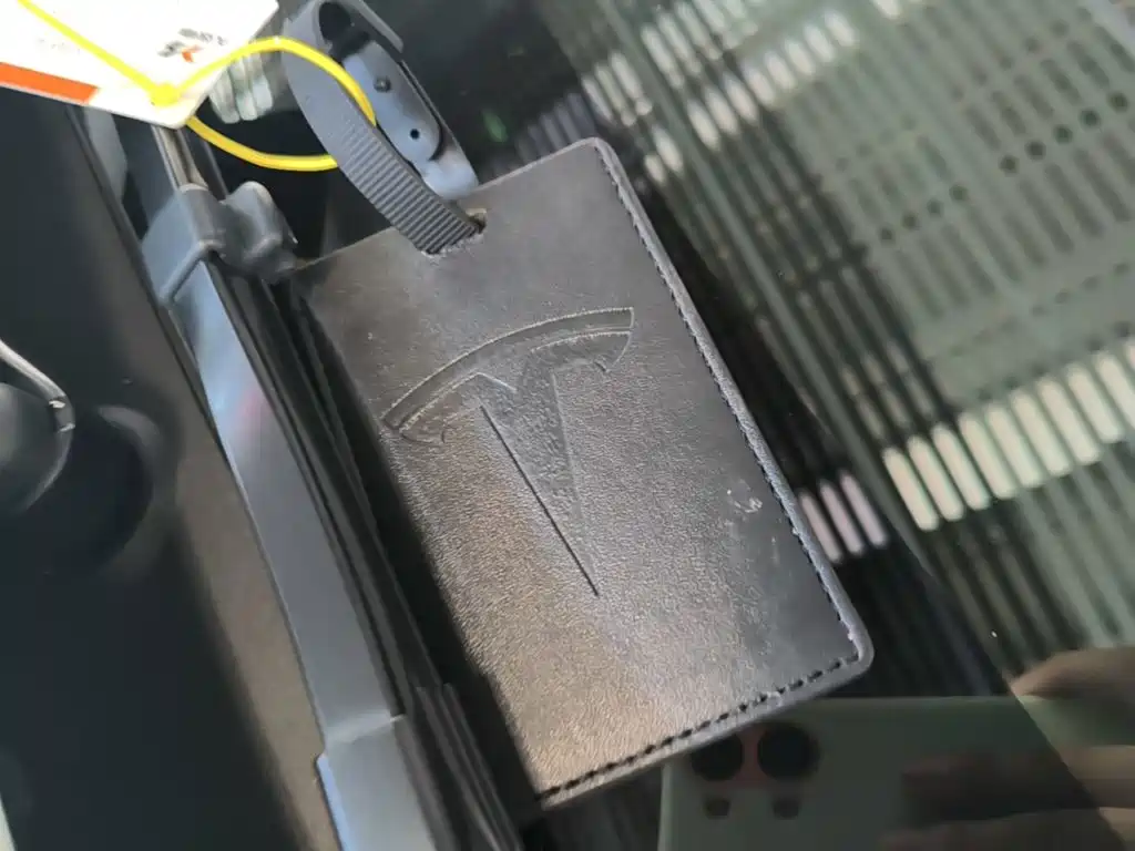 Tesla Model Y — миниатюра 9