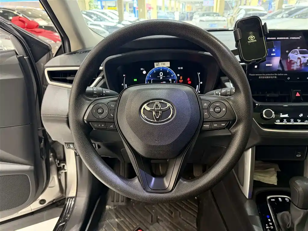Toyota Corolla Cross — миниатюра 11