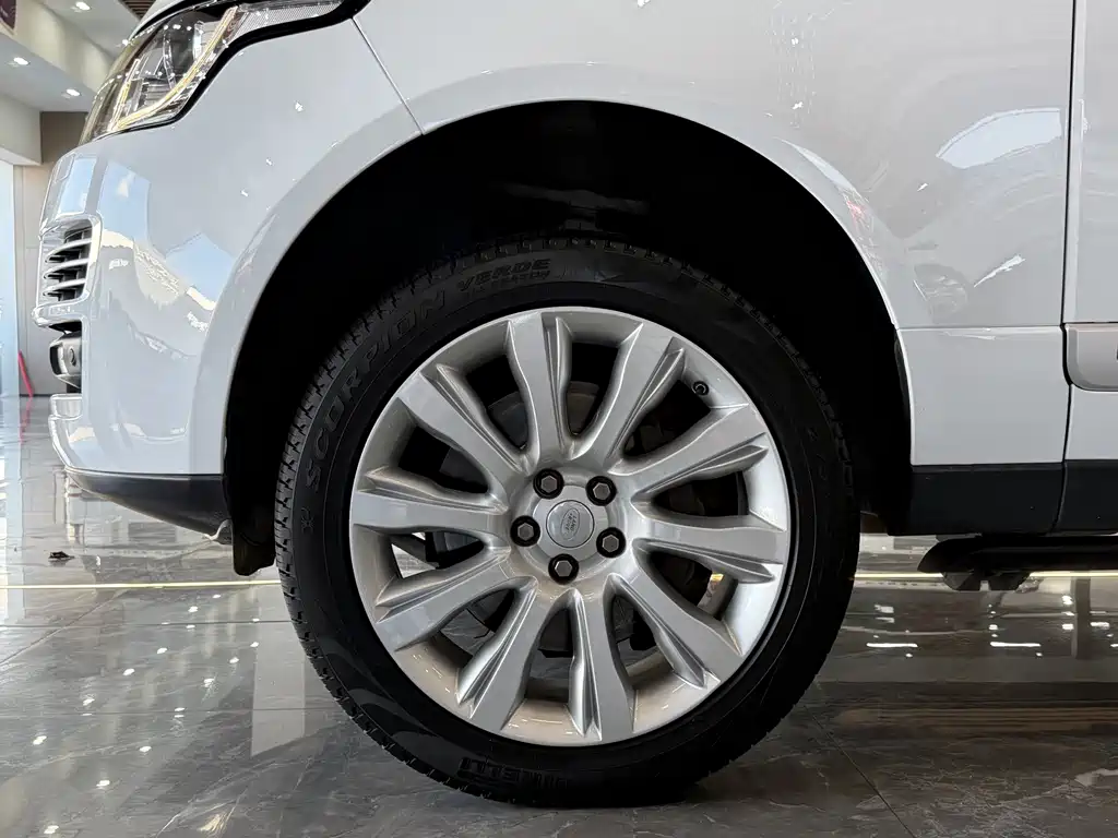 Land Rover Range Rover — миниатюра 5