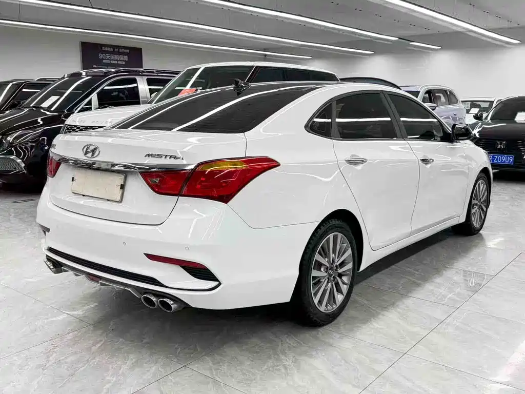 Hyundai Mistra 2017 1.8L AT GLS V