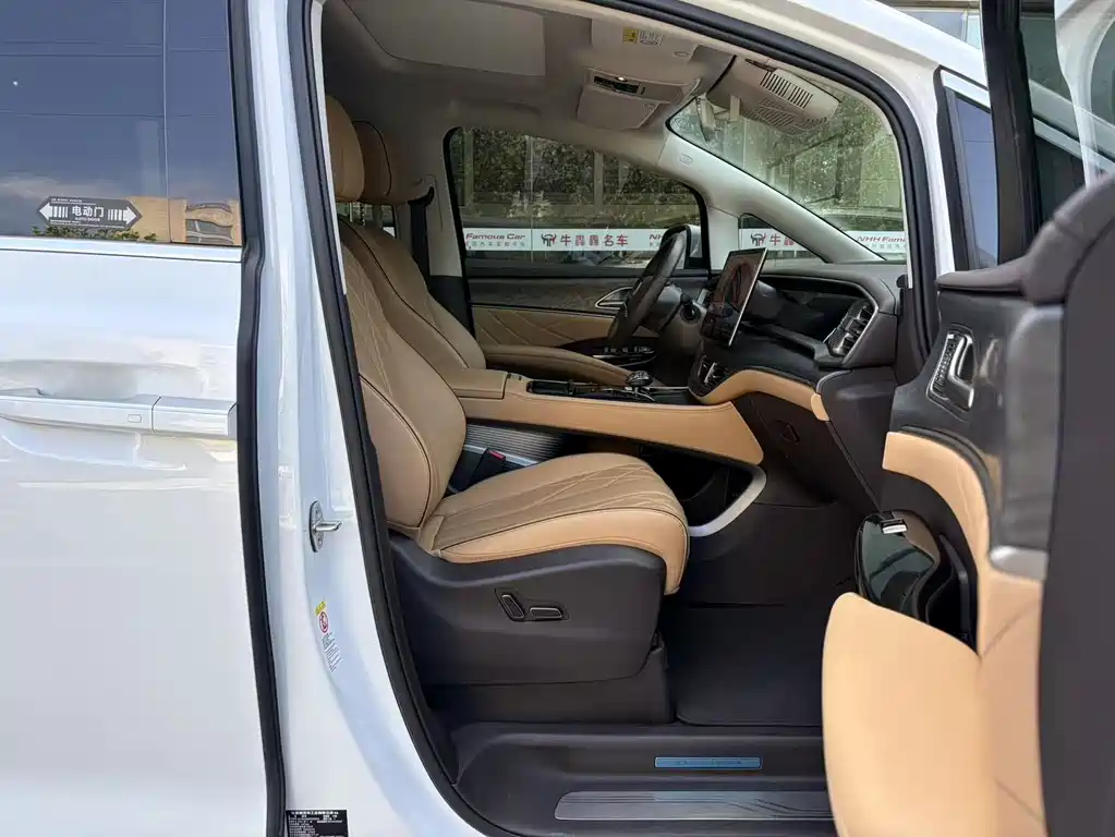 Denza D9 DM-i 970 Luxury Type, фото 7