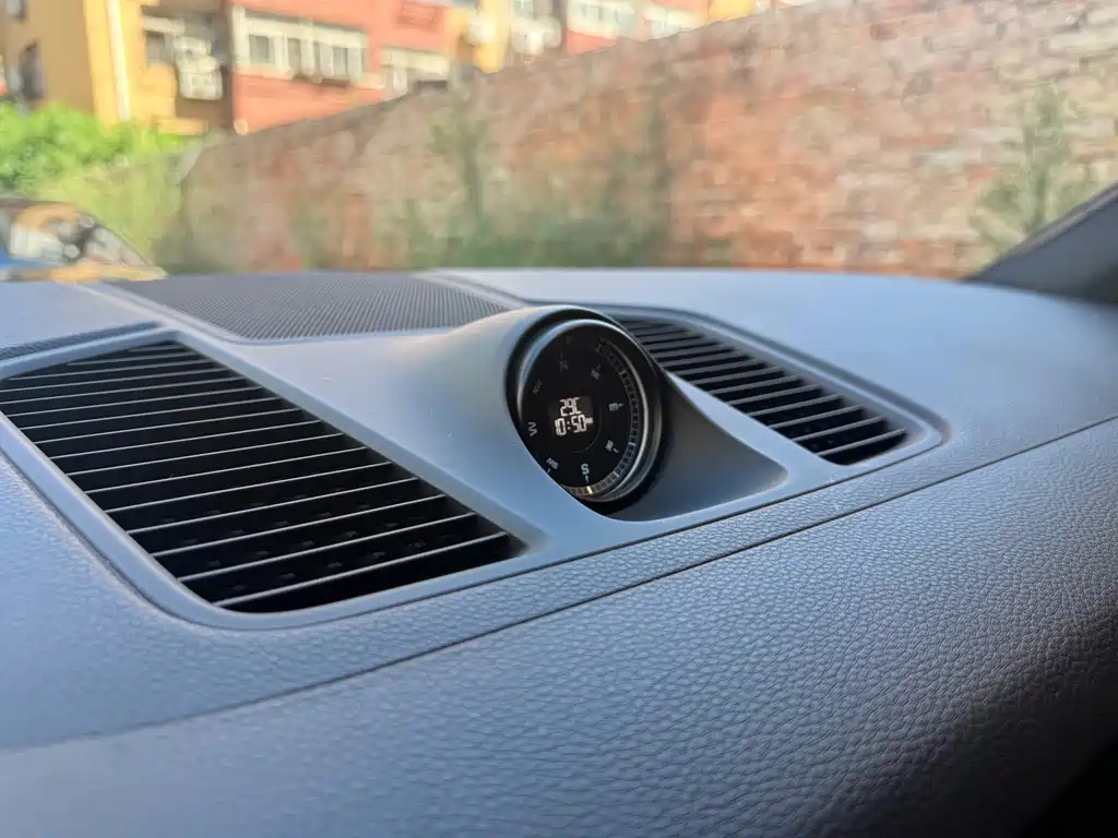 Porsche Cayenne — миниатюра 11
