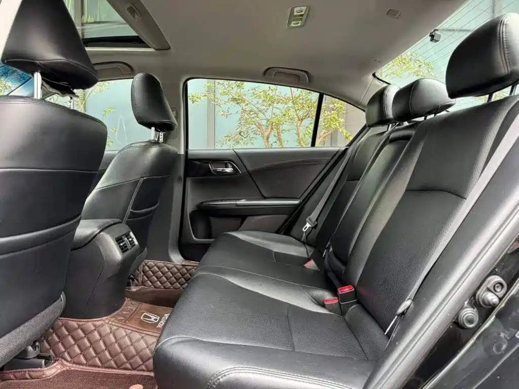 Honda Accord — миниатюра 7