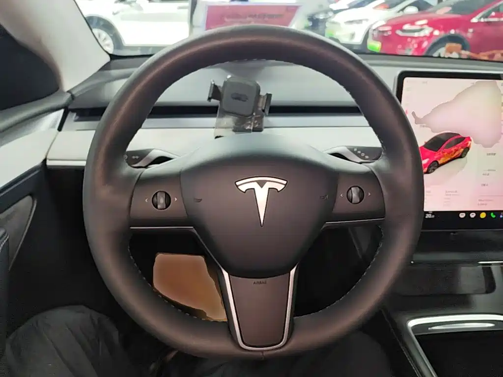 Tesla Model Y — миниатюра 11