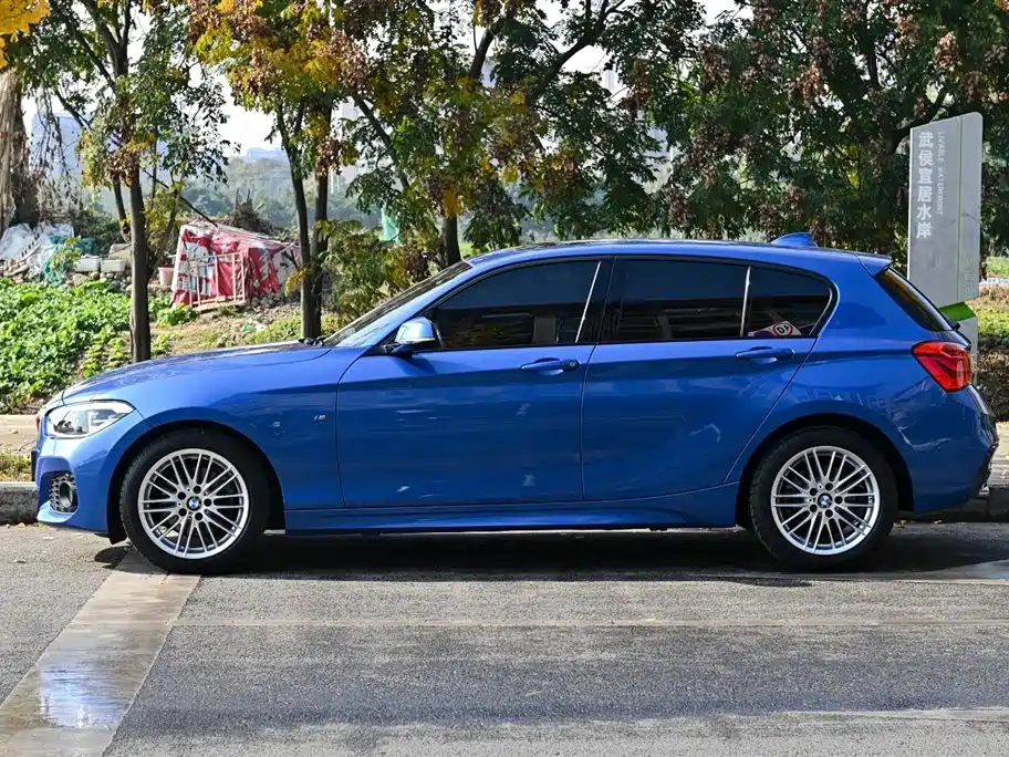 BMW 1 SERIES