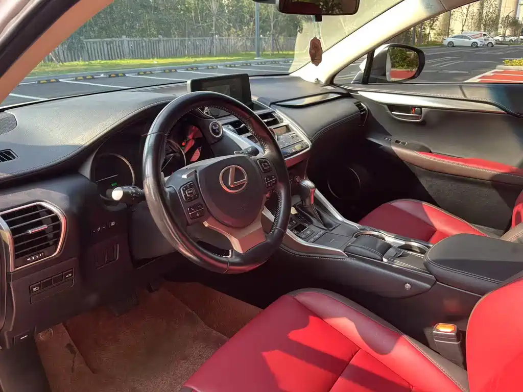 LEXUS  NX