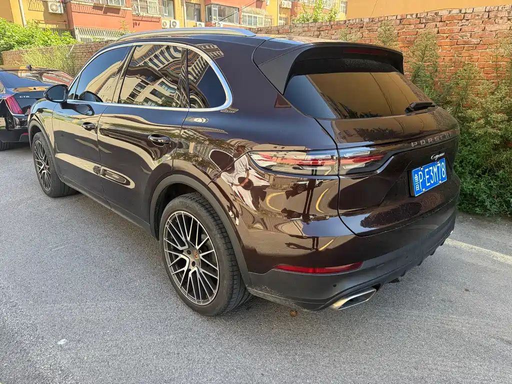 Porsche Cayenne — миниатюра 5