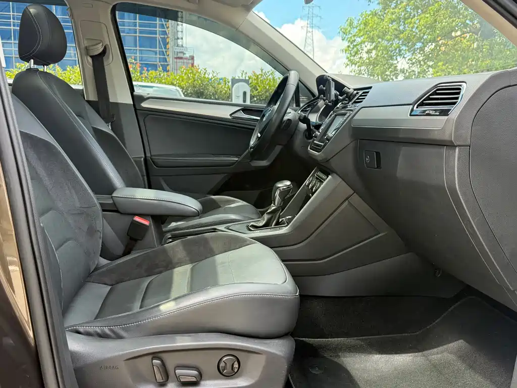 Volkswagen Tiguan L — миниатюра 11
