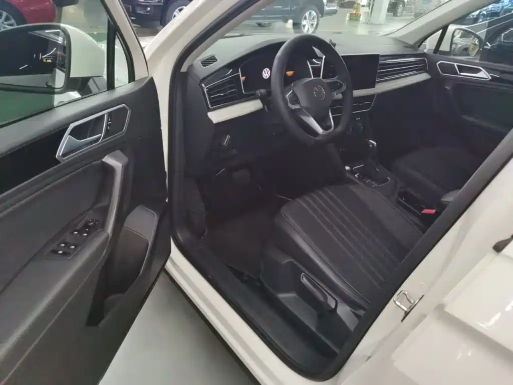 Volkswagen Tiguan L — миниатюра 16