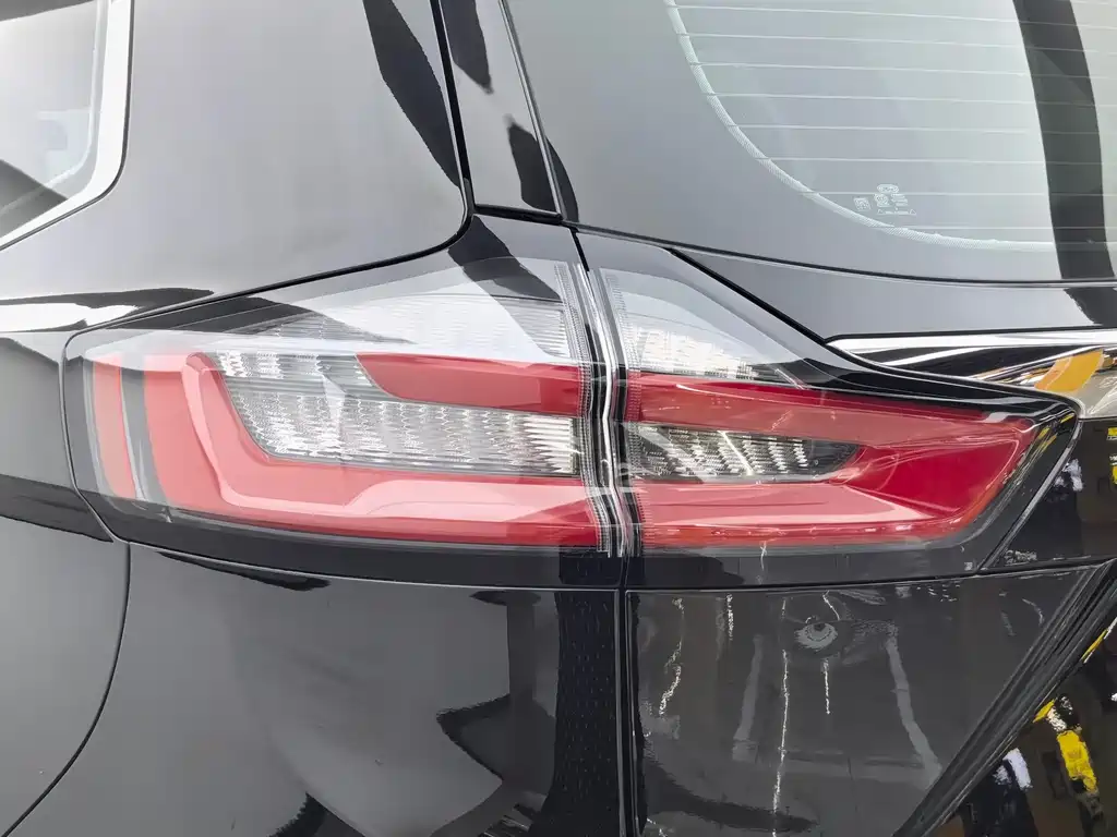 Ford Edge — миниатюра 12