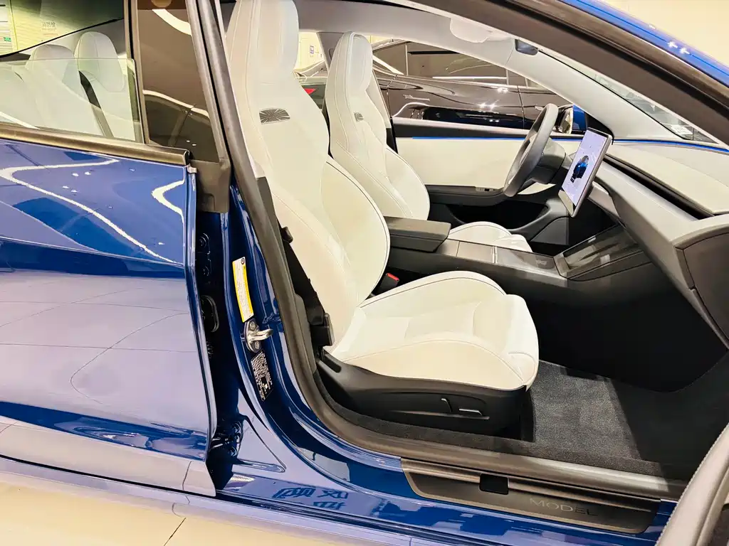 Tesla Model 3 — миниатюра 18