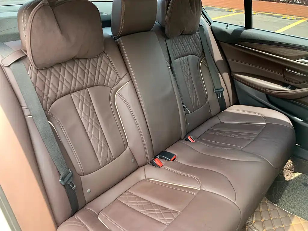 BMW 5 Series — миниатюра 27