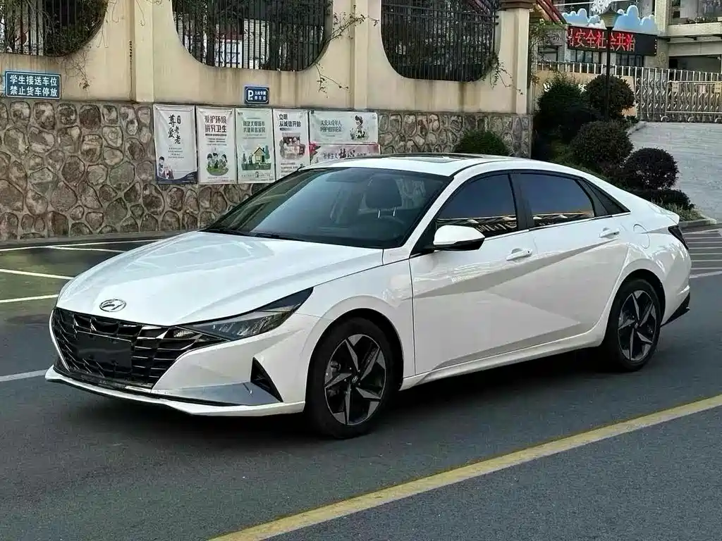 Hyundai Elantra 2024