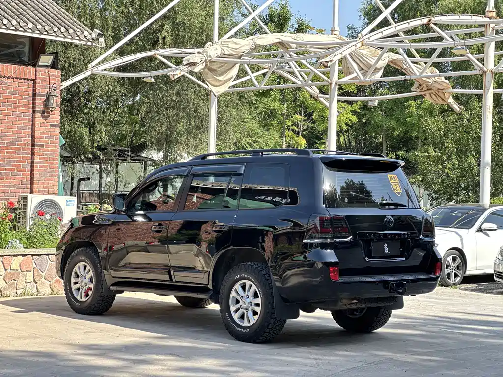 Toyota Land Cruiser 2010 4.7L AT VX