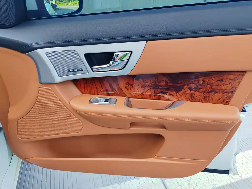 Jaguar XF — миниатюра 17