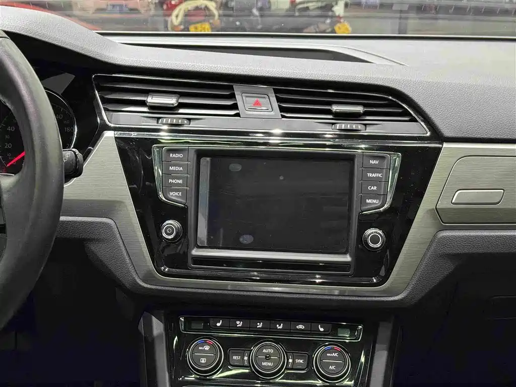 Volkswagen Touran — миниатюра 29