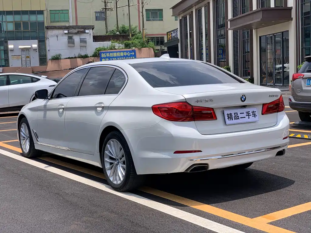 BMW 5 Series — миниатюра 4