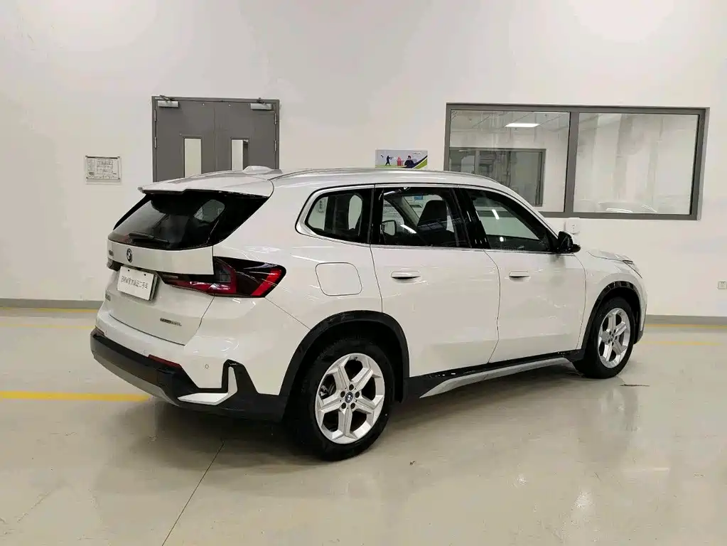 BMW iX1 2025 eDrive25L X