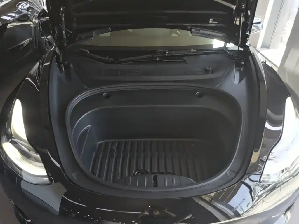Tesla Model 3 — миниатюра 20