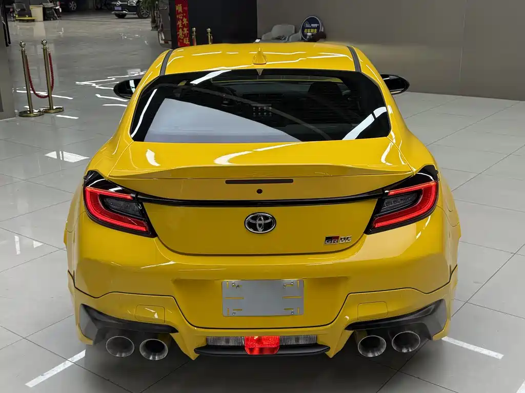 Toyota 86 2026 2.4L GR 86 Yuzu