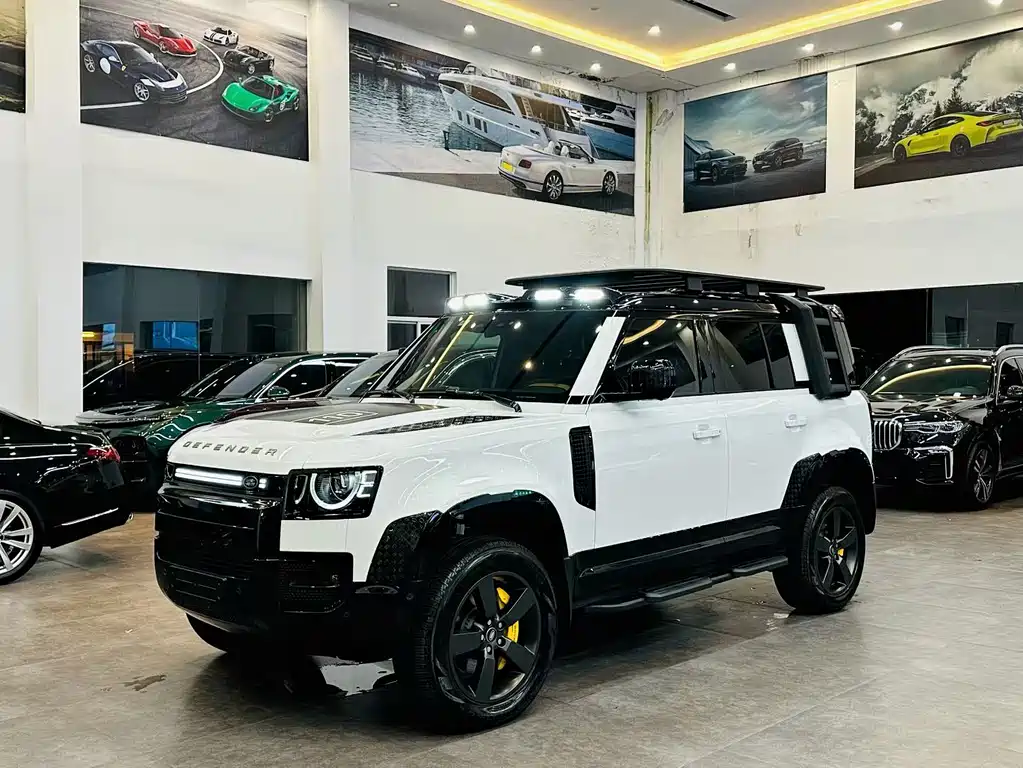 Land Rover Defender 2024