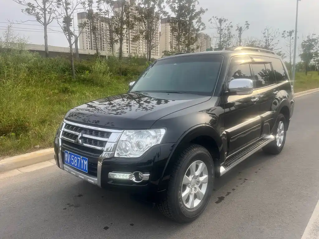 Mitsubishi Pajero (Import) 2016