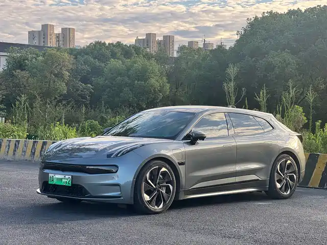 2022 Zeekr 001
