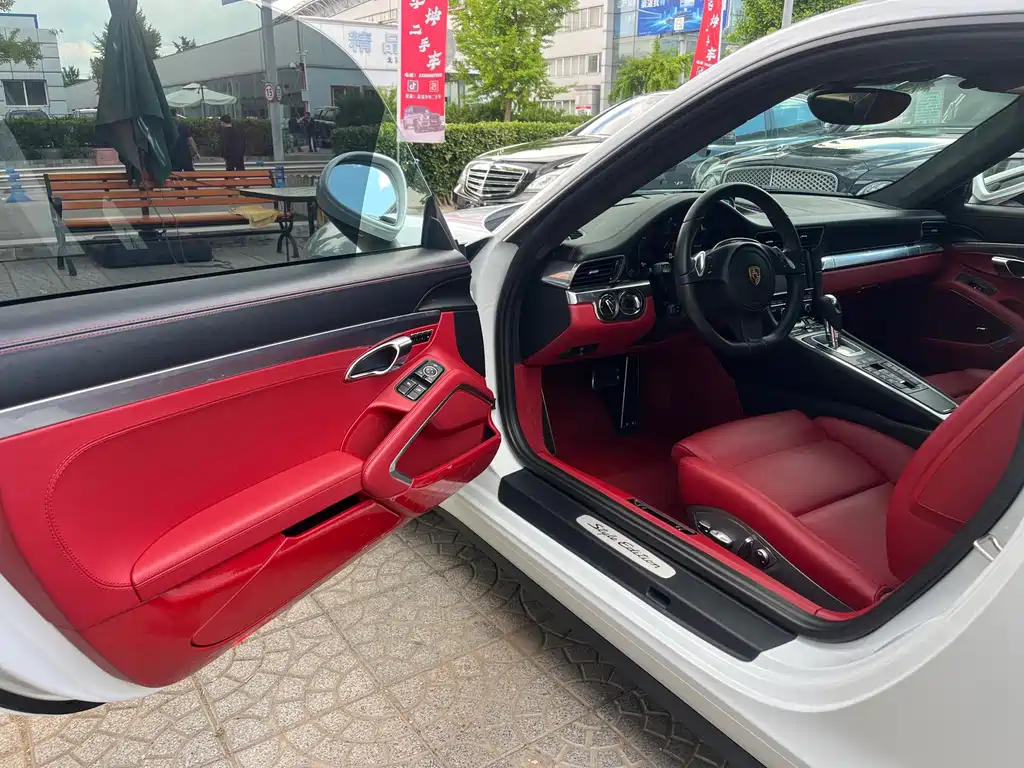 Porsche 911 2015 Carrera 4 3.4L Style Edition