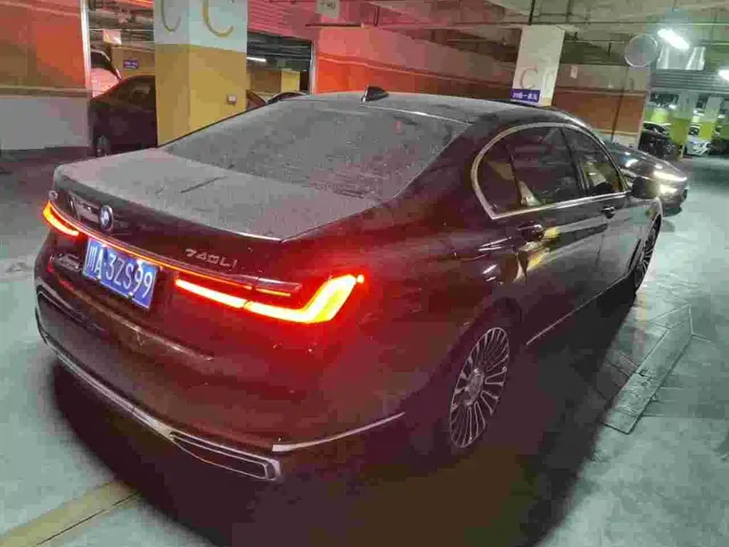 BMW 7 Series — миниатюра 9
