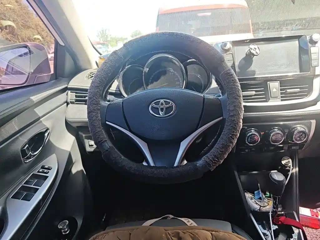 Toyota Yaris L — миниатюра 11