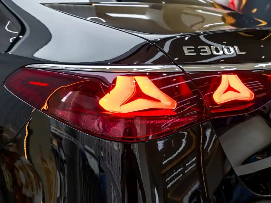 Mercedes-Benz E-Class — миниатюра 9