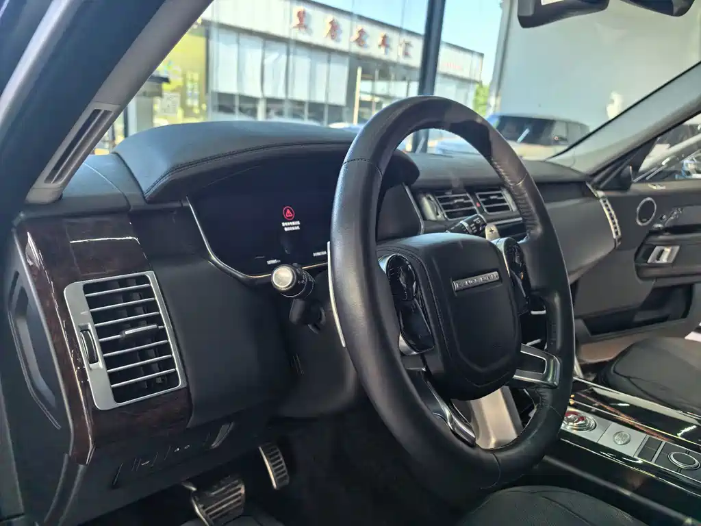 Land Rover Range Rover — миниатюра 12