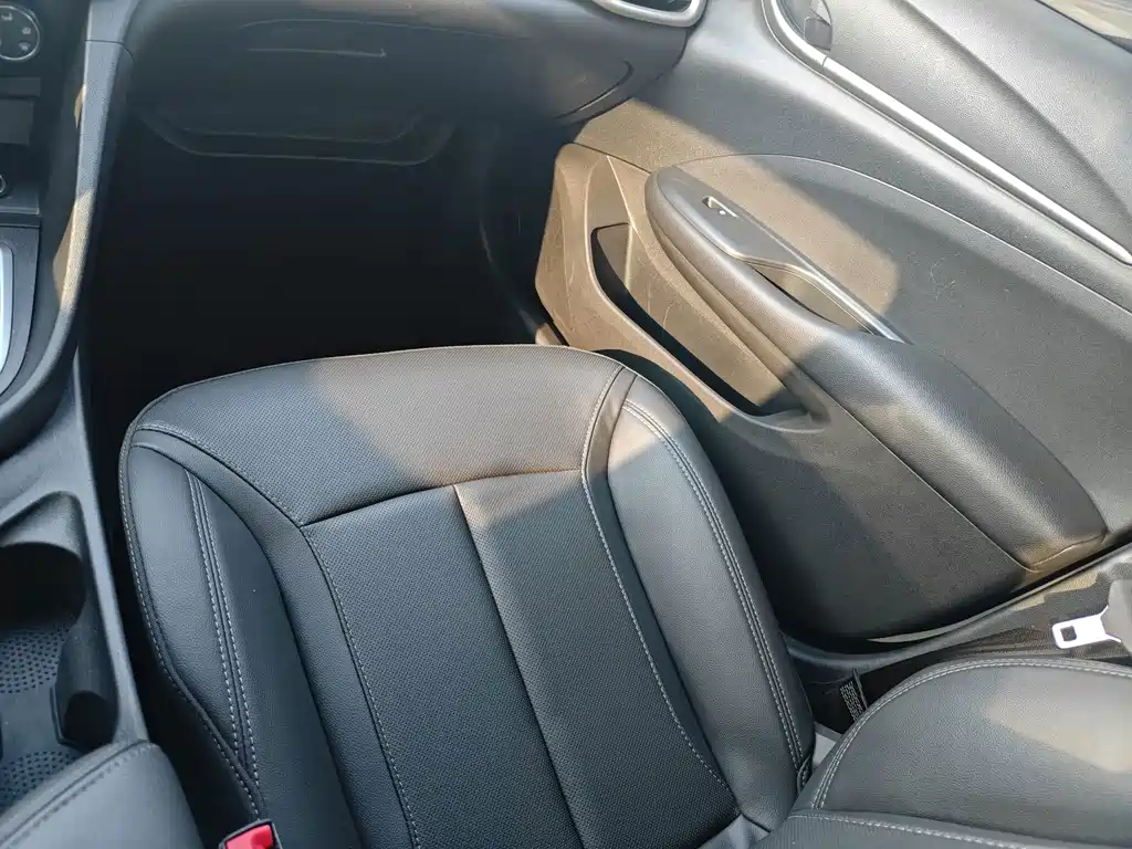 Buick Excelle — миниатюра 8