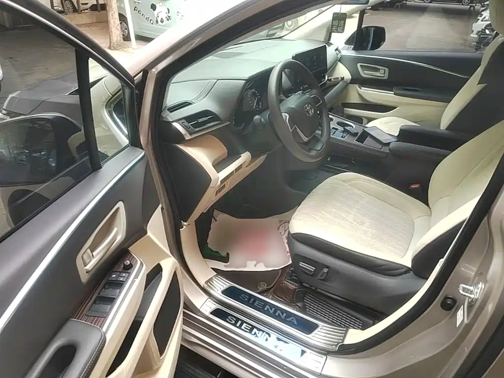 Toyota Sienna — миниатюра 16