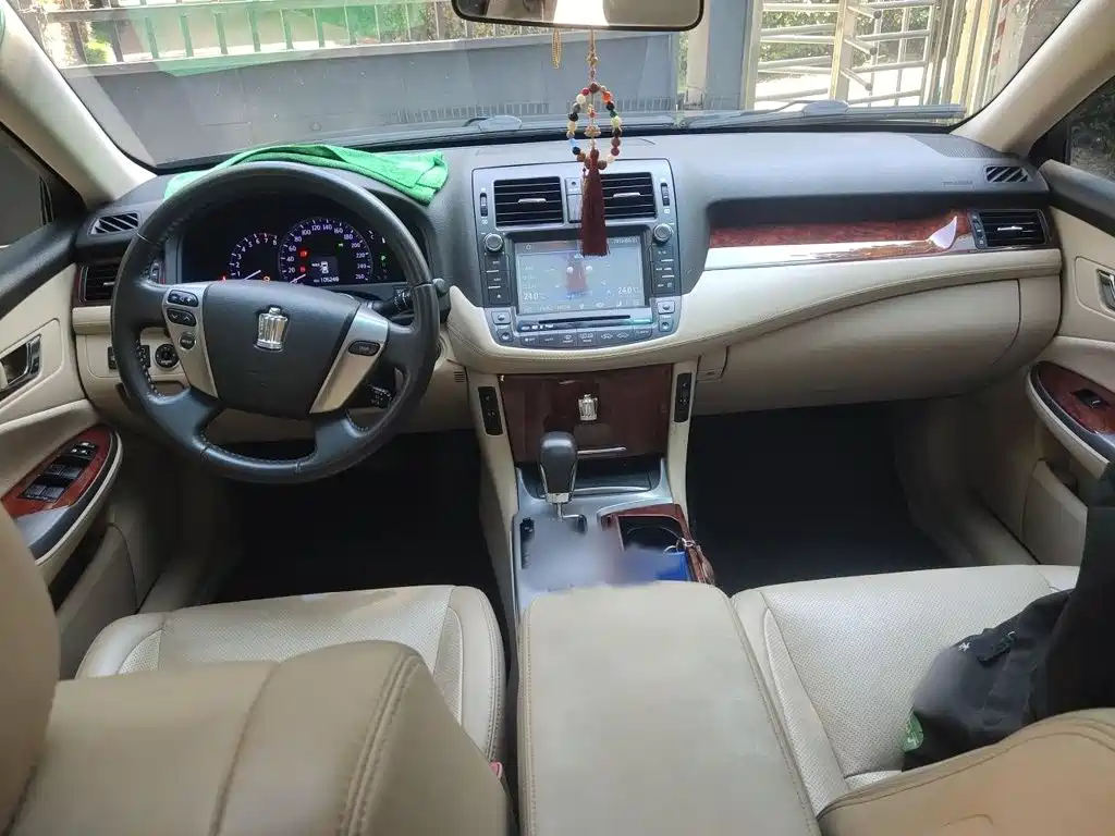 Toyota Crown — миниатюра 13