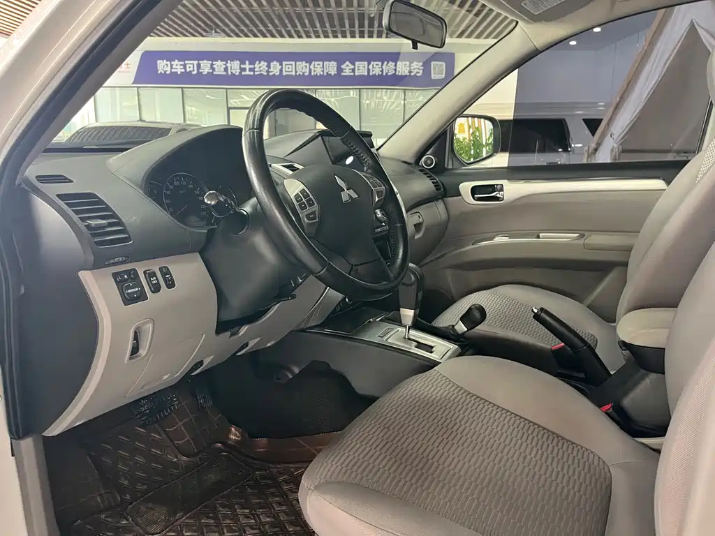 Mitsubishi Pajero Sport — миниатюра 6