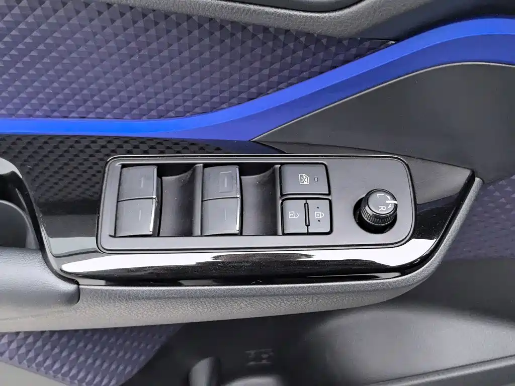 Toyota C-HR — миниатюра 9