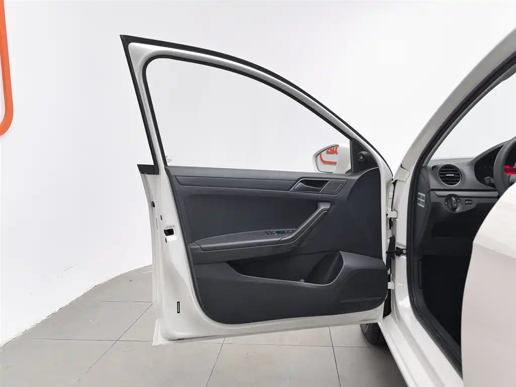 Volkswagen Jetta 2015 1.6L MT Fashion