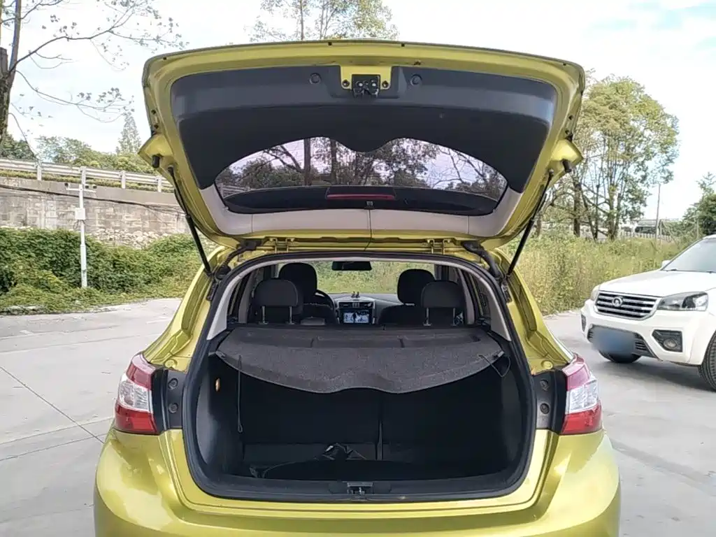 Nissan Tiida — миниатюра 19