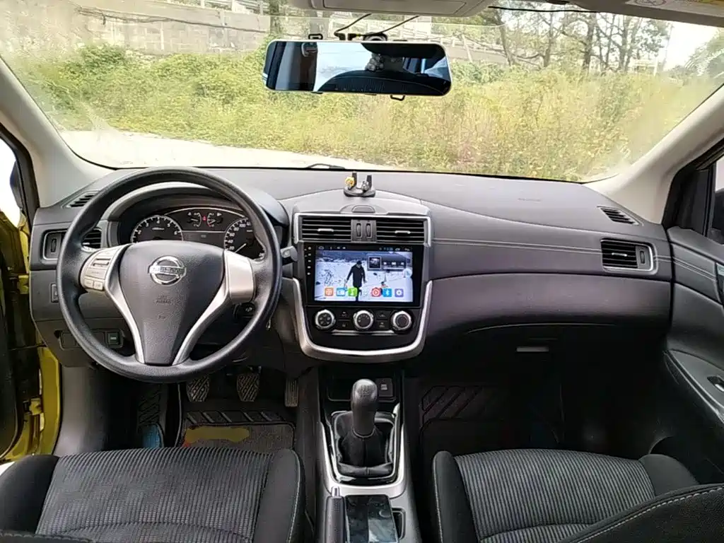Nissan Tiida — миниатюра 10