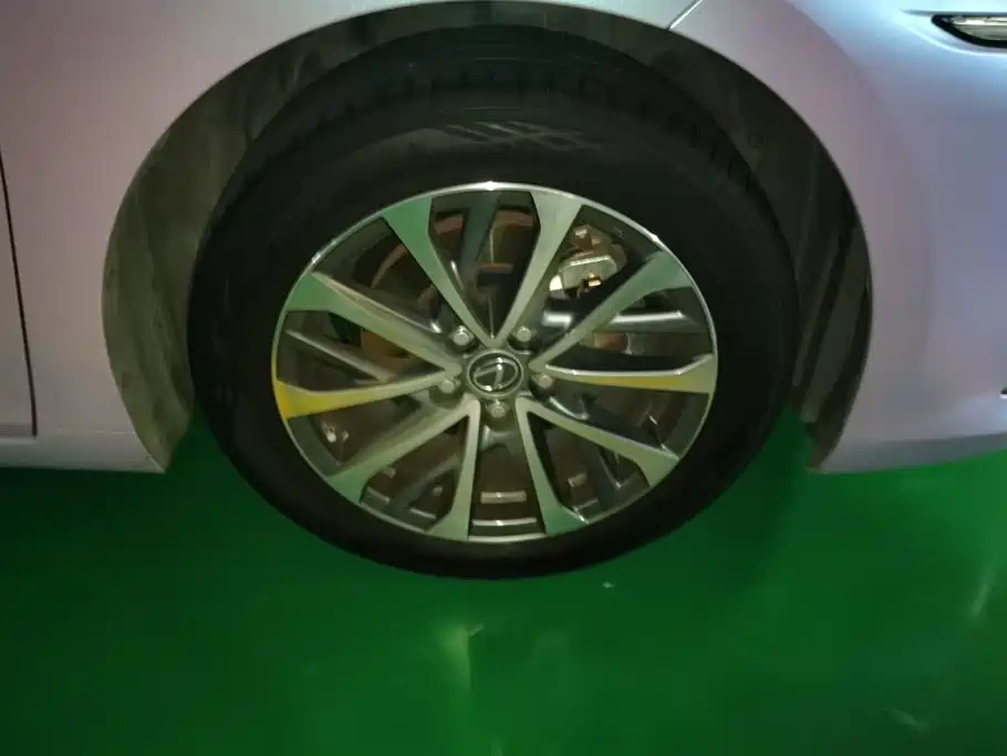 Lexus ES — миниатюра 6