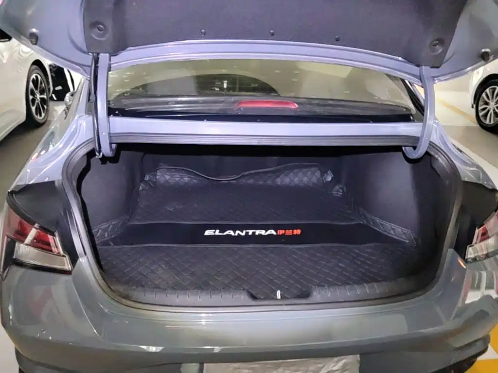 Hyundai Elantra — миниатюра 19