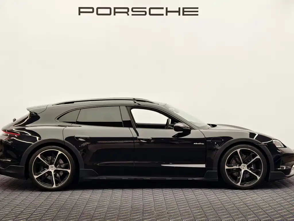 Porsche Taycan — миниатюра 8