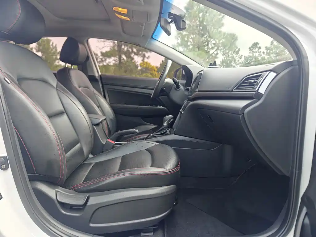 Hyundai Elantra — миниатюра 14