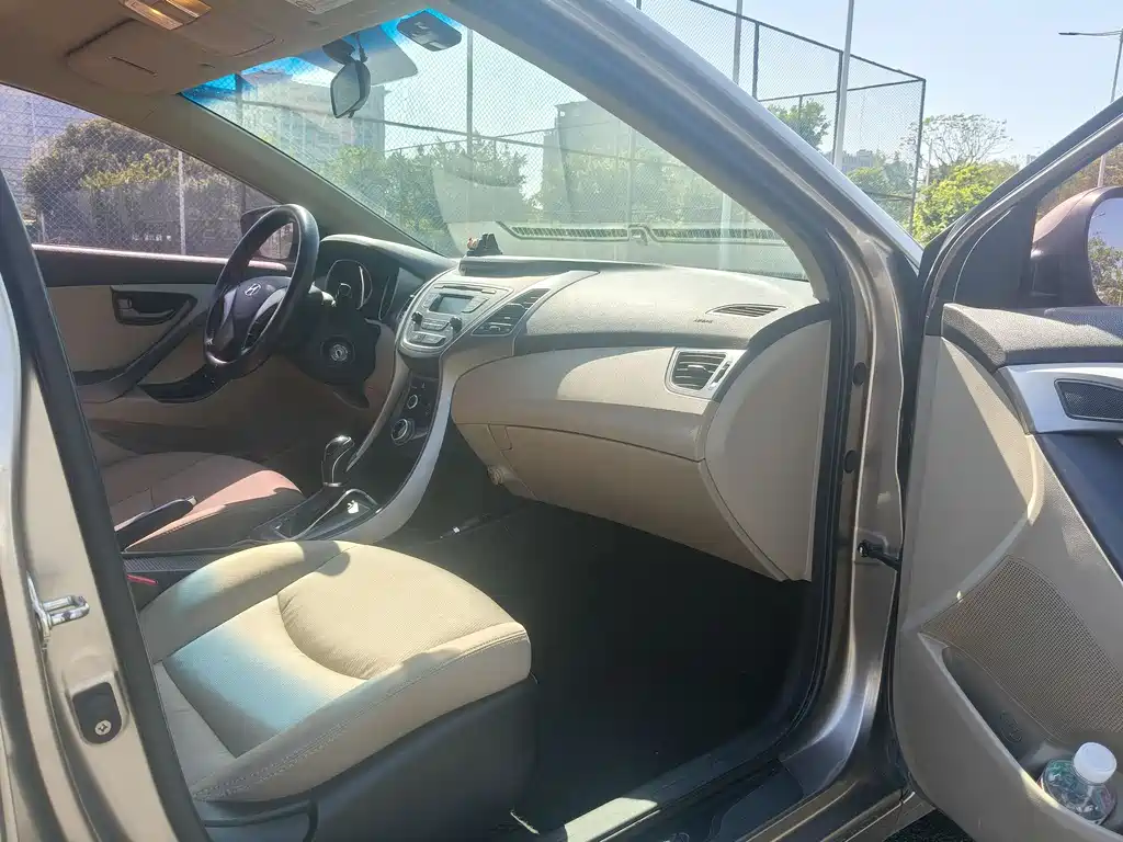 Hyundai Elantra 2016 1.6L AT