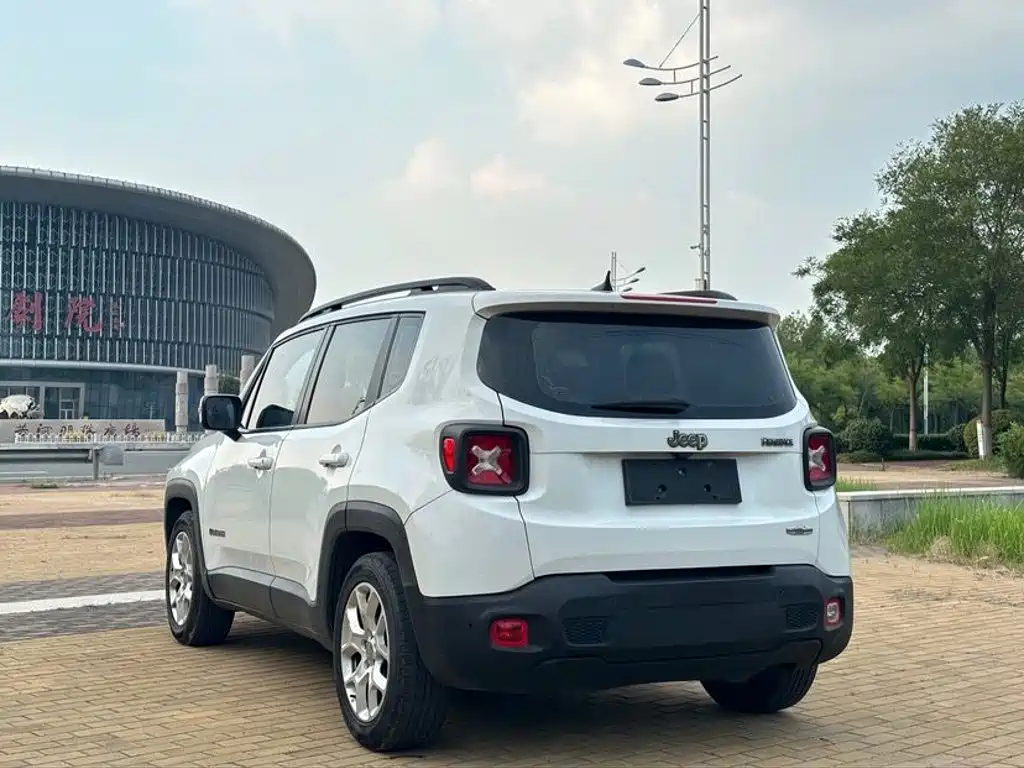 Jeep Renegade — миниатюра 6