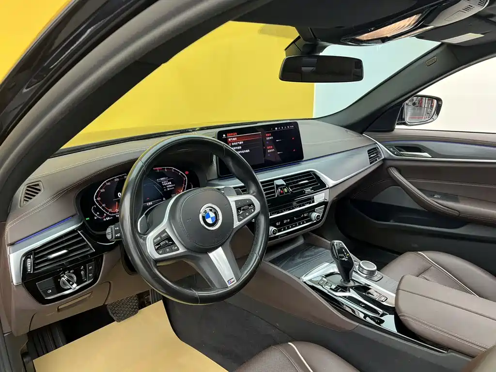 BMW 5 Series — миниатюра 27